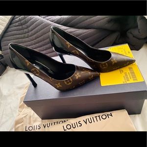 Louis Vuitton: CHERIE pumps (35.5)